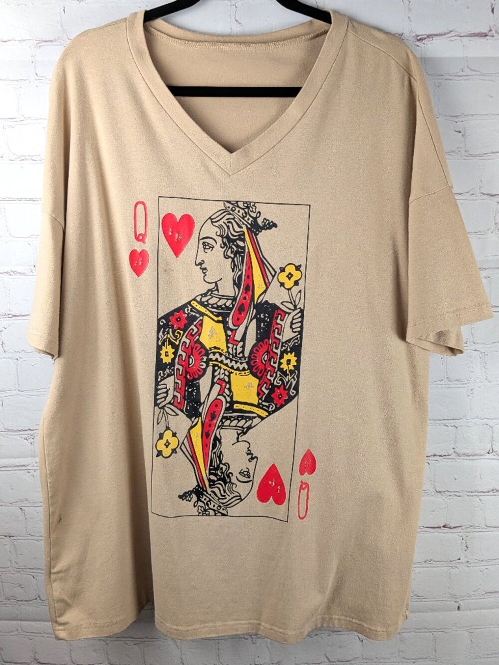 Queen of Hearts Khaki V-Neck Graphic Tee XL